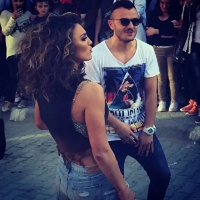 Xhirohet Klipi I Shumëpritur Nga Genta Dhe Ardian Bujupi