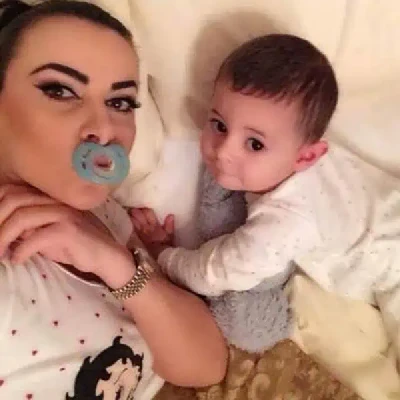 Gjystja Me Biberon Në Gojë