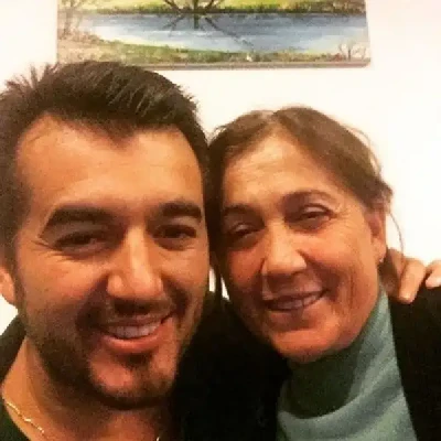 Kjo është Nëna E Labinot Tahirit