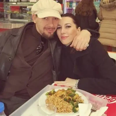 Leonora Poloska Në Lidhje Me Andin Randrobraven?