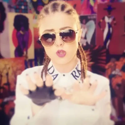 E Fuqishmja Ansi, Depërton Në Skenë Si Femra E I-Rë Shqiptare Që Këndon Rap