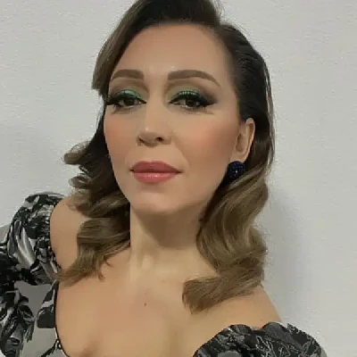 Adelina Thaqi Bëhet Nënë