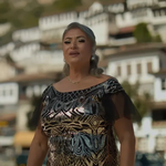 Merushe Xhihani - Dy Veta Një Hall E Kanë