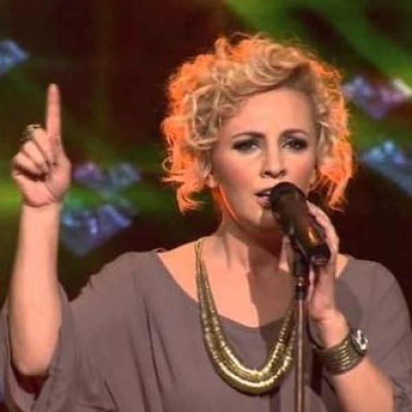 Juliana Pasha Denoncon: Më Kanë Vjedhur Këngën “Kuq E Zi”